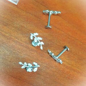 1.2 X 8 X 12 LABRET - STEEL - DAINTY VINE (INTERNAL THREAD)